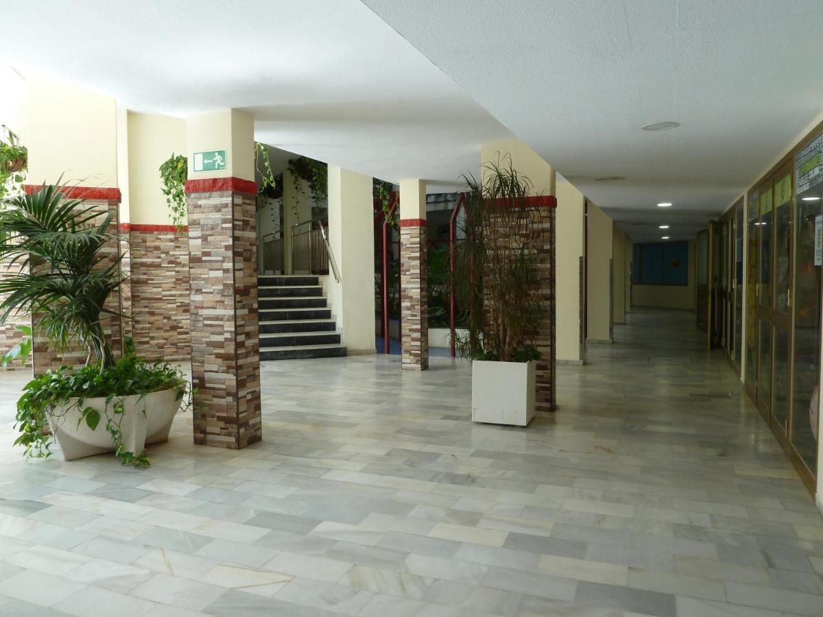 Benalmadena Benalbeach Parking Privado Bagian luar foto